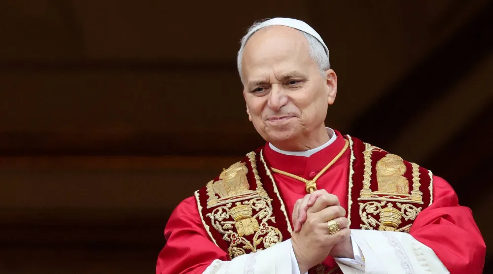 بابا الفاتيكان ليو الرابع عشر في أول قداس عيد ميلاد له اليوم (رويترز)