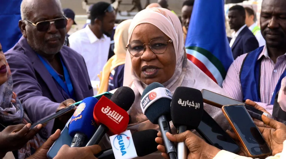 مفوضة العون الإنساني سلوى آدم بنية في مؤتمر صحافي (سونا)