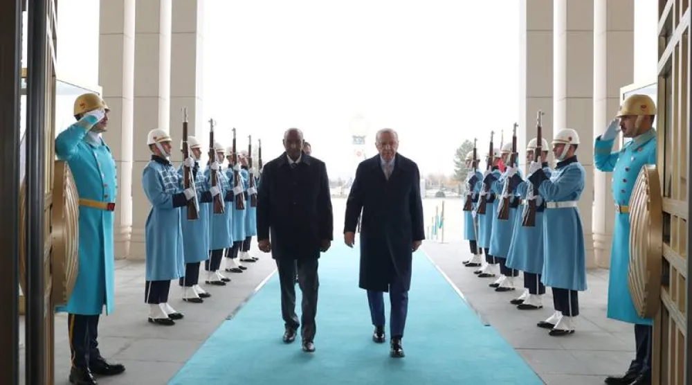 الرئيس التركي رجب طيب إردوغان خلال استقباله رئيس المجلس السيادي في السودان عبد الفتاح البرهان في أنقرة الخميس (الرئاسة التركية)