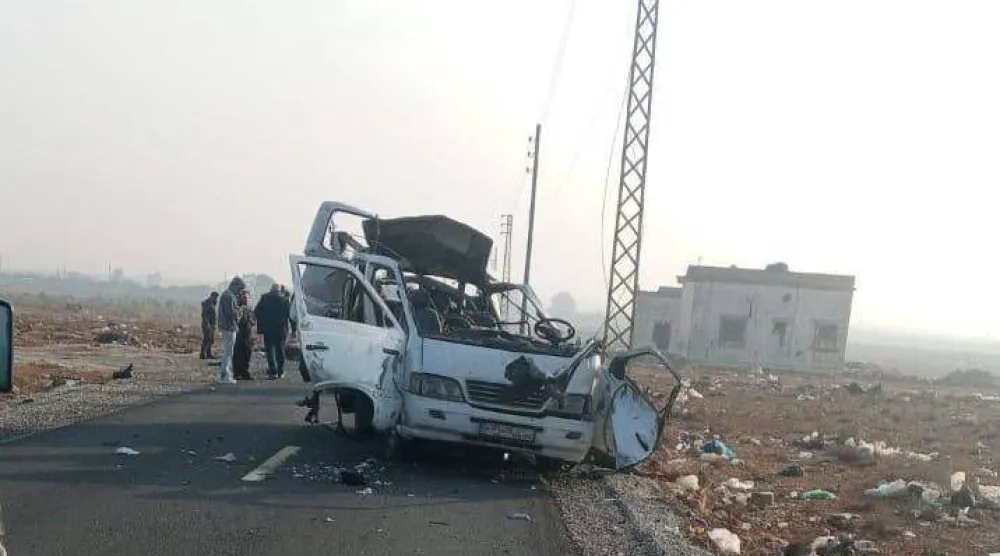 سيارة استهدفتها غارة إسرائيلية في منطقة حوش السيد علي الحدودية مع سوريا بشمال شرقي لبنان مما أدى لمقتل شخصين (متداول)