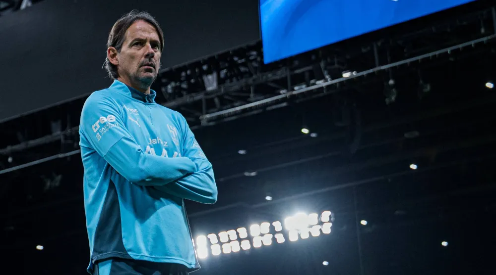 إنزاغي يتابع أداء لاعبيه خلال التدريبات الأخيرة (موقع النادي)