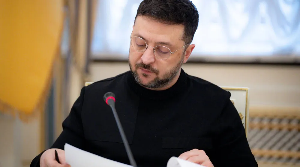 زيلينسكي داخل مكتبه الرئاسي بكييف يوم 23 ديسمبر 2025 (أ.ف.ب)