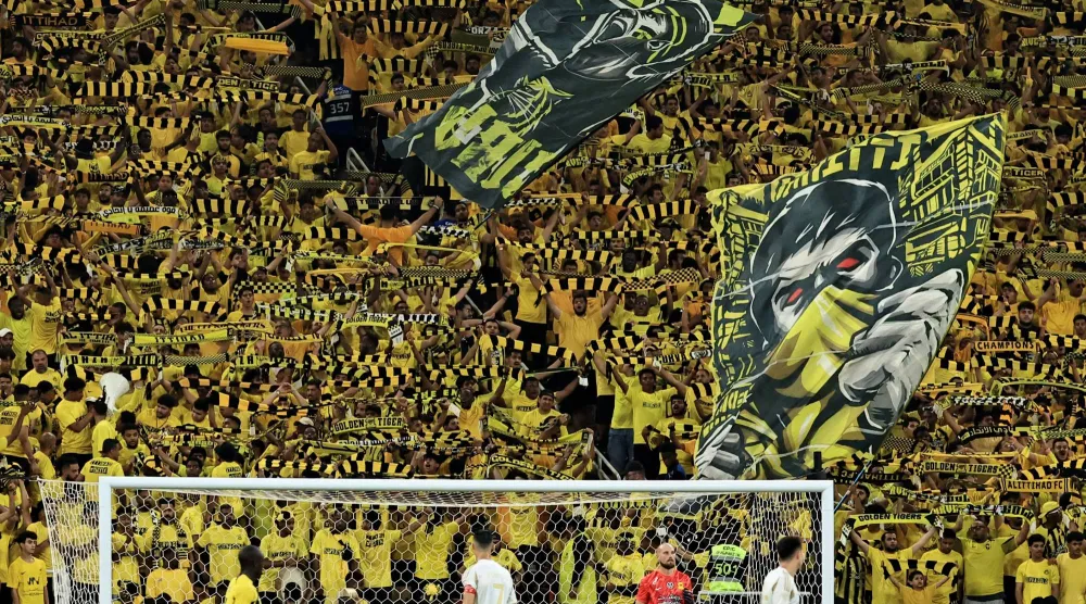 الانضباط قررت معاقبة جماهير الاتحاد في قضية اللافتة (رويترز)