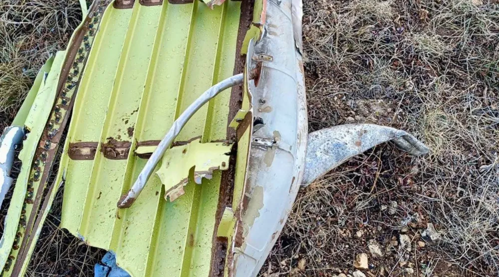 Haddad ve arkadaşlarını taşıyan talihsiz uçağın enkazından parçalar (Batı Libya İçişleri Bakanlığı)