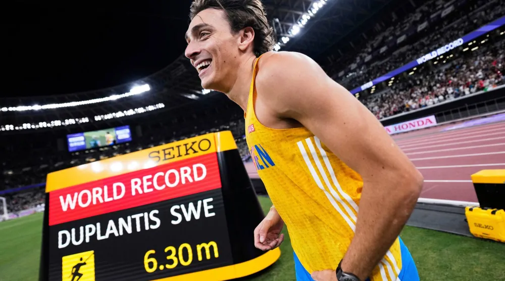 السويدي موندو دوبلانتيس واصل تحطيم أرقام الزانة (أ.ب)