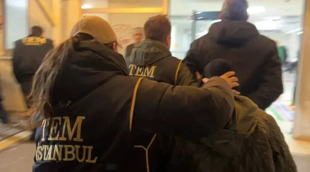 عناصر من قوات مكافحة الإرهاب في إسطنبول أثناء عملية ضد عناصر «داعش» (الداخلية التركية)