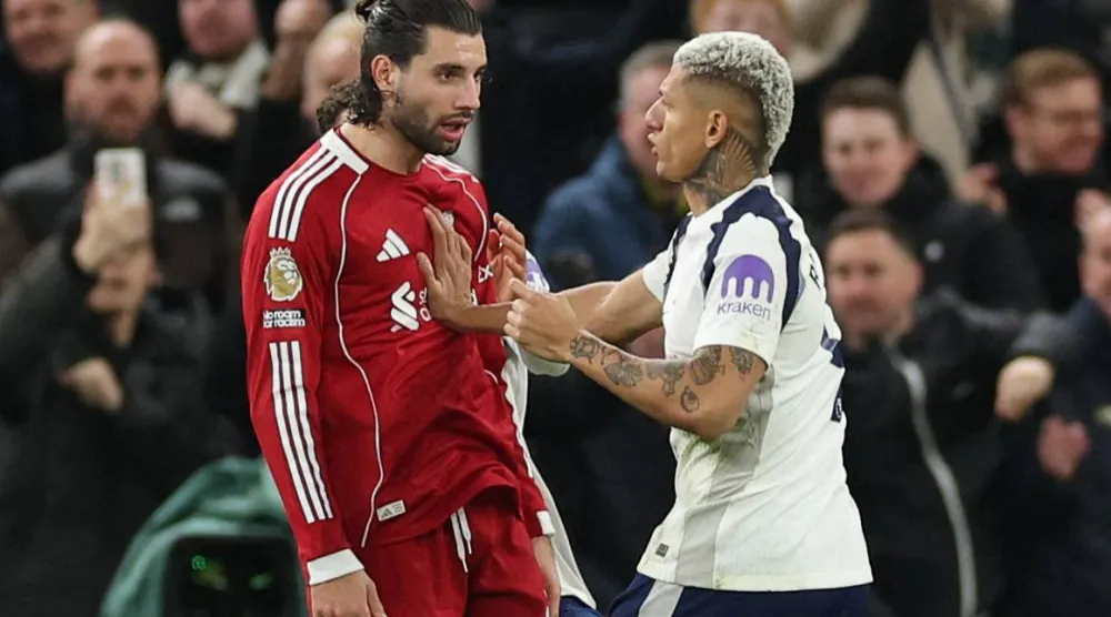 لاعب ليفربول دومينيك سوبوسلاي مهدد بالإيقاف (رويترز)