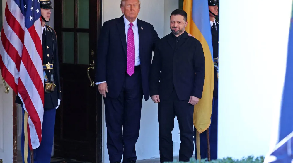 الرئيس الأميركي دونالد ترمب يستقبل نظيره الأوكراني فولوديمير زيلينسكي في البيت الأبيض - 17 أكتوبر 2025 (أ.ف.ب)