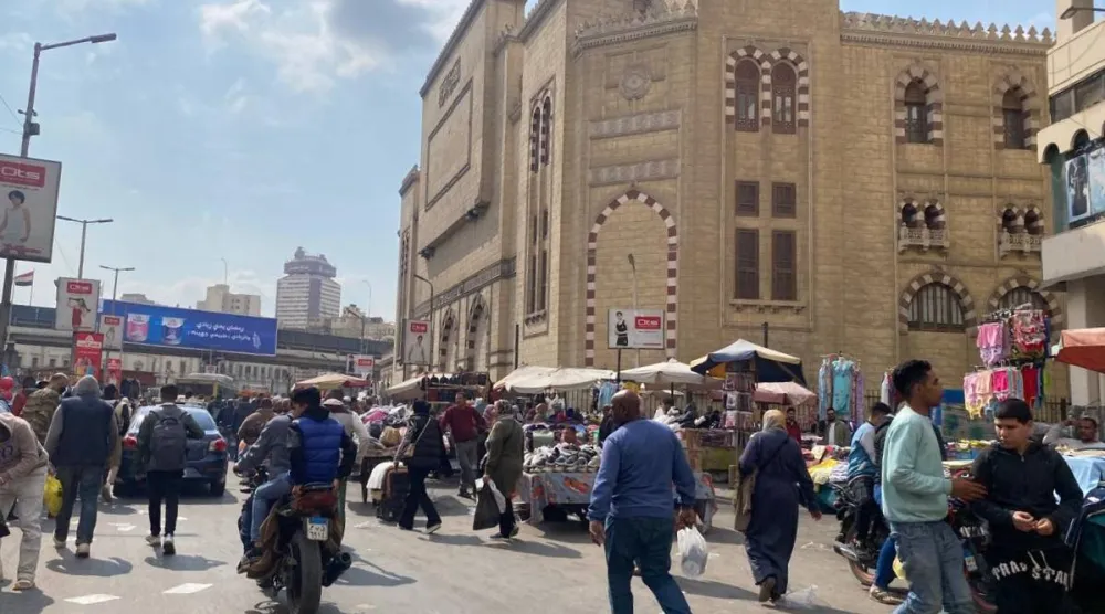 سوق العتبة الشعبية وسط القاهرة (الشرق الأوسط)