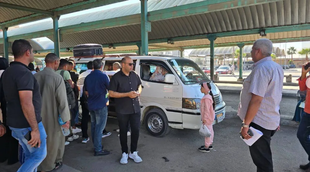 قرار منع السيدات من الجلوس بجوار السائقين تم إلغاؤه (صفحة إدارة المواقف العامة بمحافظة البحيرة)