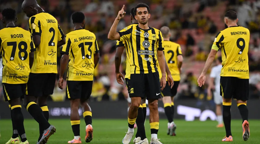 الغامدي يحتفل بهدفه في مرمى الشباب (تصوير: علي خمج)