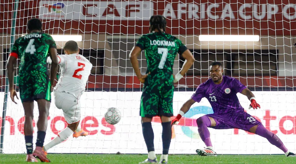 عبدي سجل هدف تونس الثاني من ضربة جزاء (أ.ف.ب)