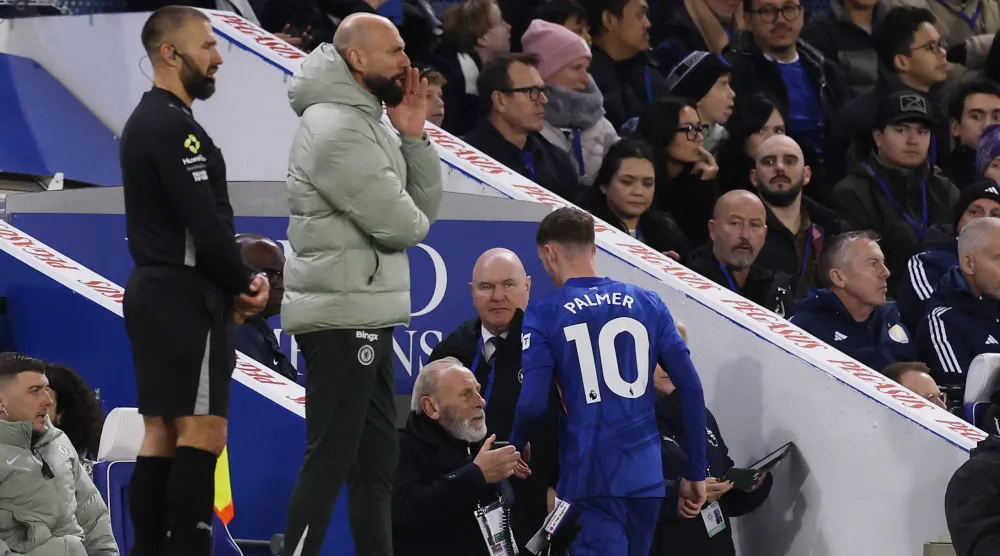 بالمر أثناء تبديله (رويترز)