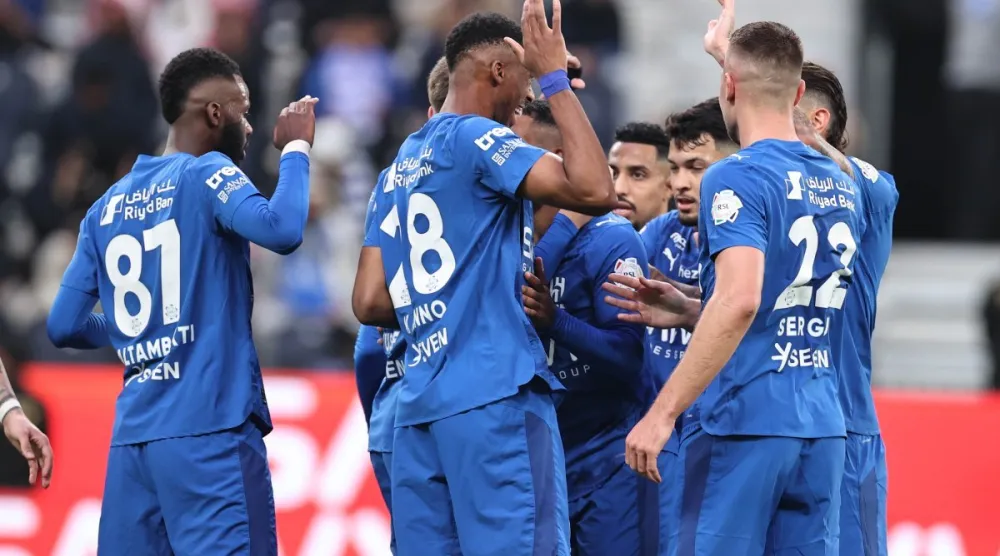 لاعبو الهلال يحتفلون بهدفهم الثاني في المباراة (تصوير: سعد العنزي)