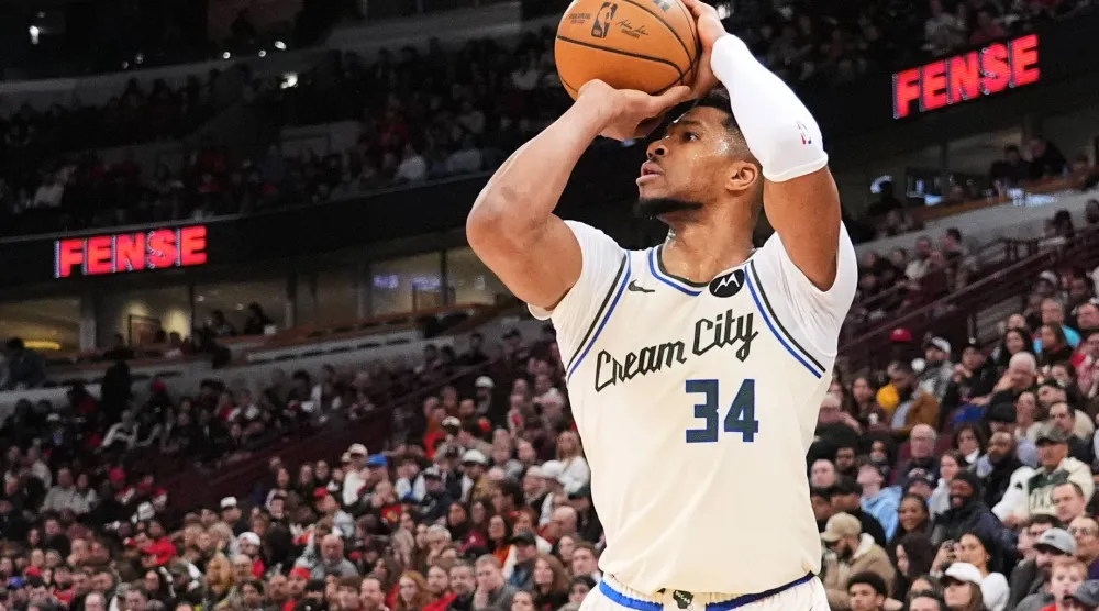  يانيس أنتيتوكونمبو (أ.ب)