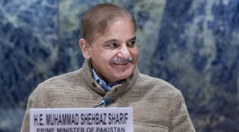 رئيس الوزراء الباكستاني شهباز شريف يلقي كلمة خلال المؤتمر الدولي حول باكستان القادرة على الصمود في وجه تغير المناخ في جنيف بتاريخ 9 يناير 2023  (د.ب.أ)