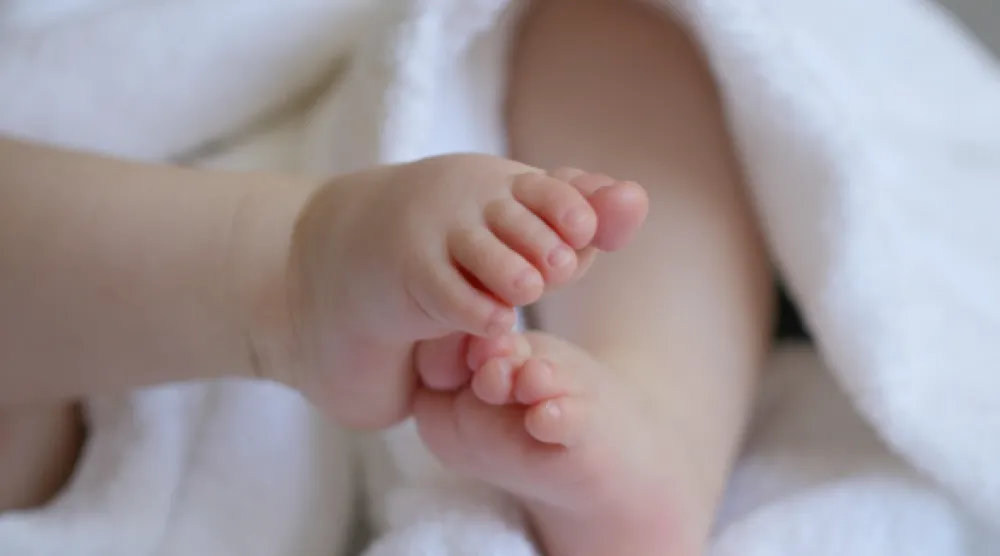 الطفلة لارا بوسي ترابوكو هي أول مولودة في باغليارا دي مارسي منذ 30 عاماً (بيكسباي)