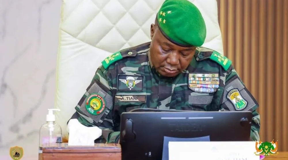 جانب من اجتماع الحكومة الانتقالية في النيجر الجمعة الماضي (إعلام محلي)