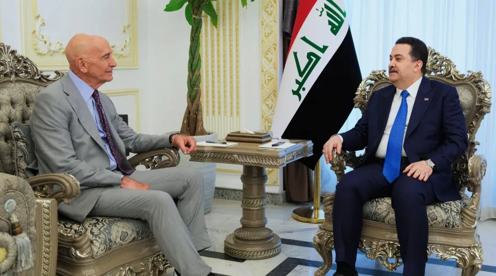 السوداني لدى استقباله المبعوث الأميركي توم برّاك مطلع ديسمبر الحالي (أ.ف.ب)