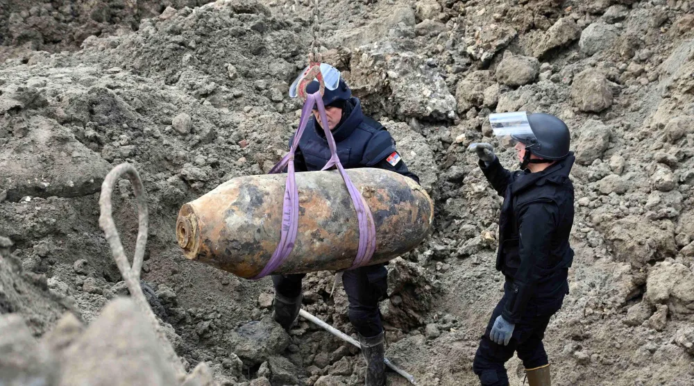 قنبلة من الحرب العالمية الثانية (أ.ف.ب)