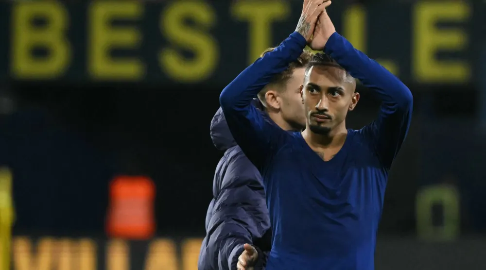 البرازيلي رافينيا نجم برشلونة (أ.ف.ب)