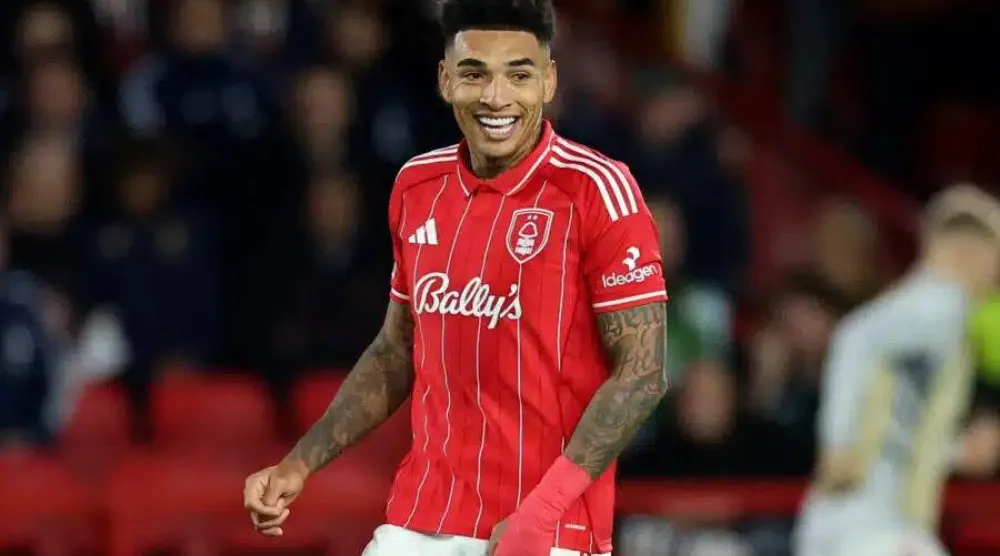 إيغور جيسوس يتألق مع فورست (رويترز)