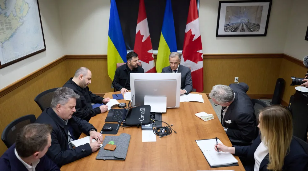 جانب من اجتماع زيلينسكي وكارني مع قادة أوروبيين عبر اتّصال فيديو في هاليفاكس يوم 27 ديسمبر (أ.ف.ب)