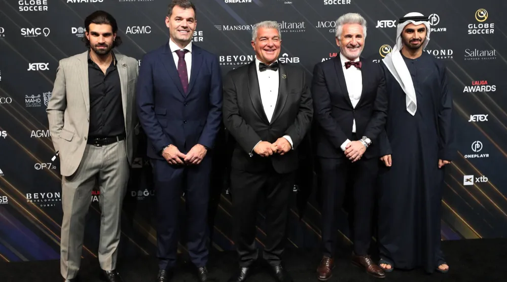 خوان لابورتا رئيس برشلونة في حفل غلوب سوكر (رويترز)