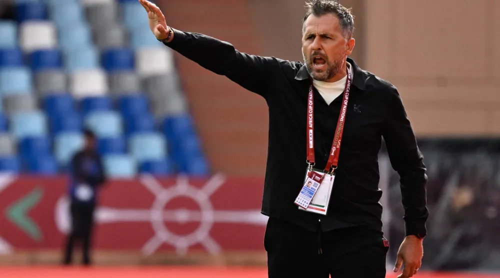 باتريس «أمير» بوميل المدير الفني لمنتخب أنغولا (أ.ف.ب)