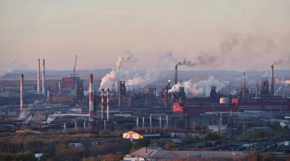 مجمع شركة «ماغنيتوغورسك للحديد والصلب» في مدينة ماغنيتوغورسك (رويترز)