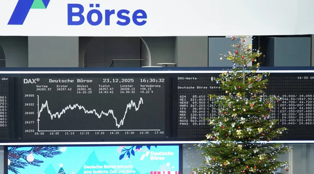 رسم بياني لمؤشر الأسهم الألماني «داكس» في بورصة فرانكفورت (رويترز)