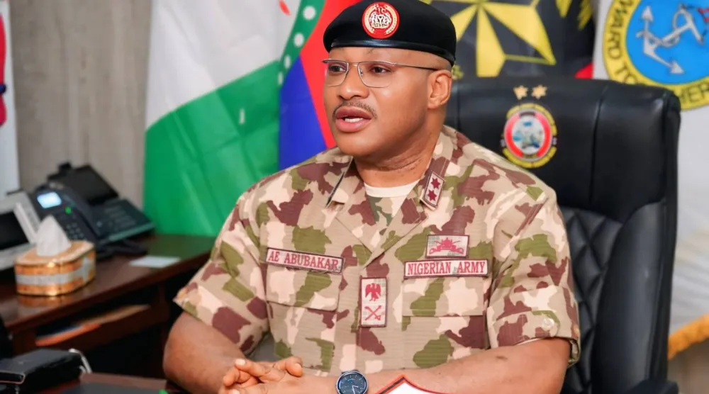 قائد مسرح العمليات اللواء عبد السلام أبو بكر متحدثاً عن حصيلة عمليات الجيش ضد الإرهابيين (إعلام محلي)