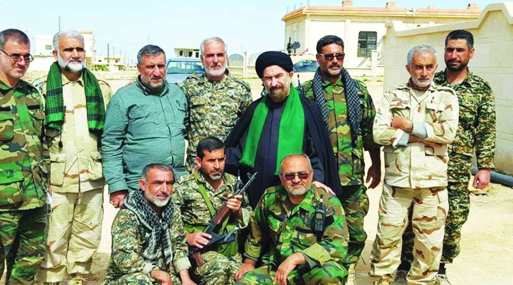 عناصر من «فاطميون» التابع لـ«الحرس الثوري» الإيراني في دير الزور بشرق سوريا (أرشيفية)