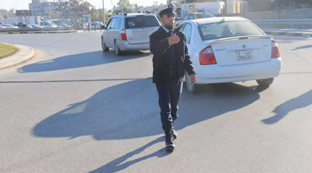 شرطي في أحد شوارع العاصمة الليبية طرابلس (مديرية أمن طرابلس)