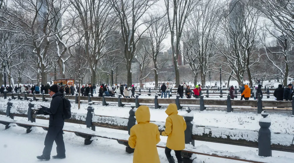عاصفة شتوية قوية تهدد مناطق من الغرب الأوسط العلوي الأميركي (إ.ب.أ)