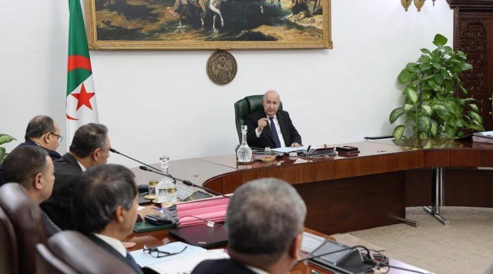 الرئيس الجزائري عبد المجيد تبون خلال اجتماع مع مجلس الوزراء الأحد (الرئاسة)