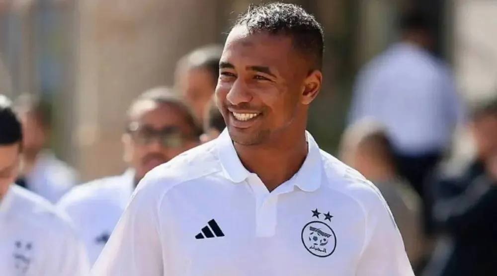 سمير شرقي مدافع منتخب الجزائر (منتخب الجزائر)