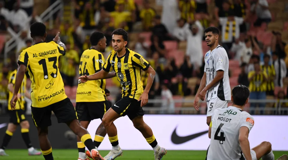 الغامدي فرحاً بهدفه في الشباب ( نادي الاتحاد)