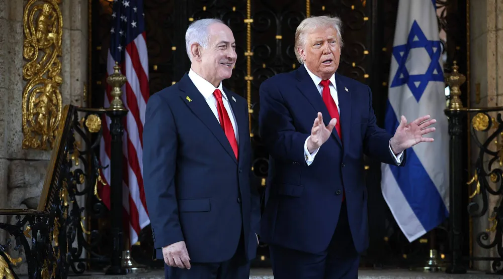 ترمب يخيّر إيران بين صفقة وضربة