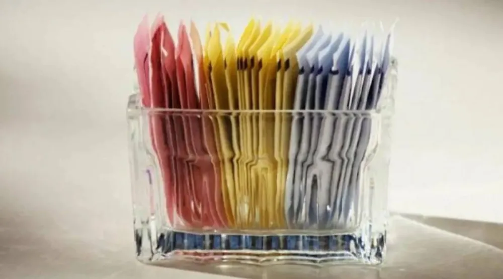 أنواع مختلفة من المحليات الصناعية (أ.ف.ب)