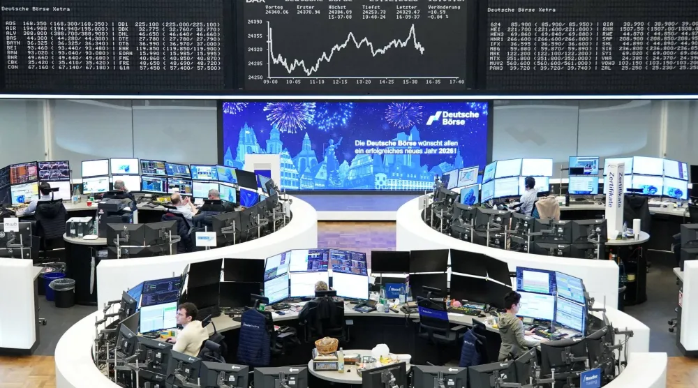 رسم بياني لمؤشر أسهم «داكس» الألماني في بورصة الأوراق المالية في فرنكفورت (رويترز)