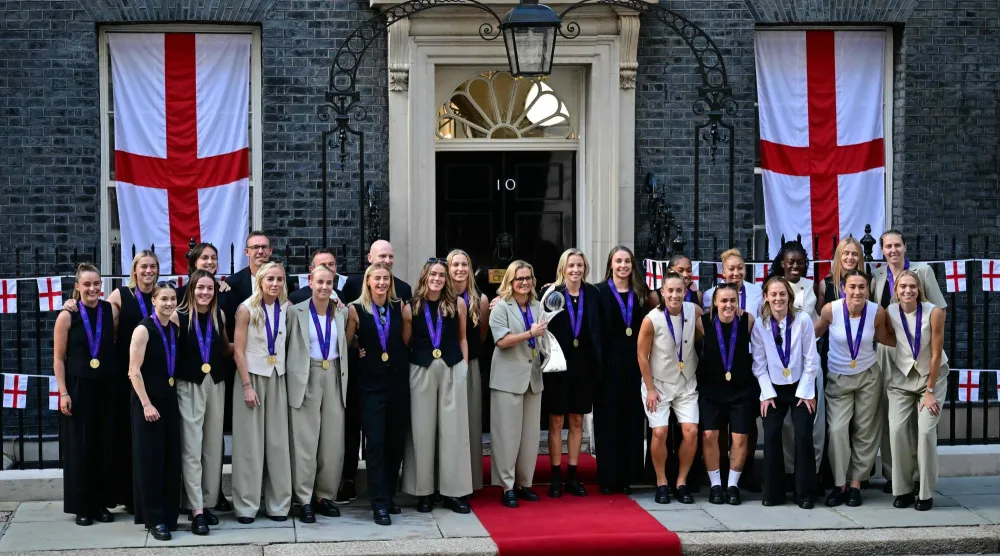 سارينا ويغمان مدربة منتخب إنجلترا للسيدات تحصل على لقب «سيدة فخرية» (أ.ف.ب)