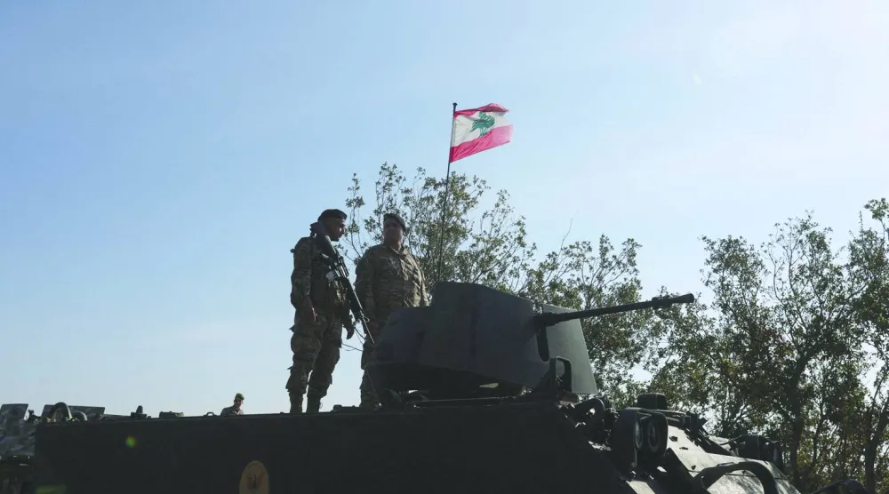 جنود لبنانيون في قرية علما الشعب الحدودية الجنوبية (رويترز)