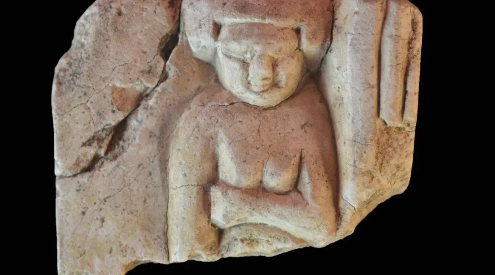 منحوتات من العصر البطلمي بالجبانة الأثرية (وزارة السياحة والآثار)