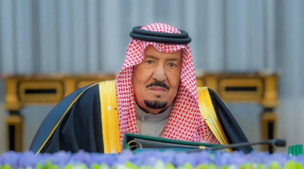 Custodian of the Two Holy Mosques King Salman bin Abdulaziz chairs the cabinet meeting in Riyadh. (SPA)