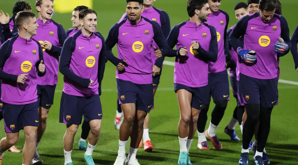 برشلونة يستعد لمواجهة إسبانيول في قمة كتالونيا (إ.ب.أ)