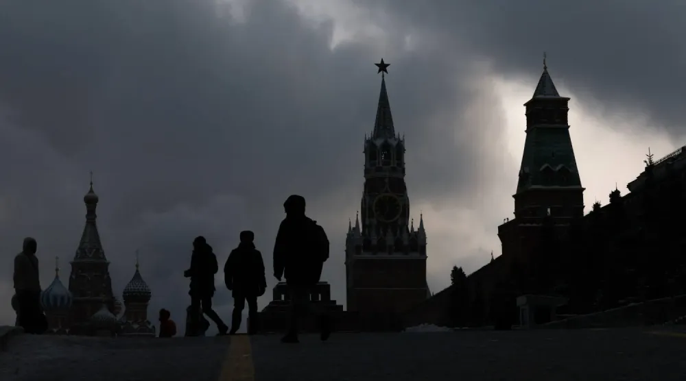 Reuters'ın haberine göre, bir trafo merkezinde çıkan yangın nedeniyle Moskova dışındaki bölgelerde 100 binden fazla kişi elektrik kesintisinden etkilendi.