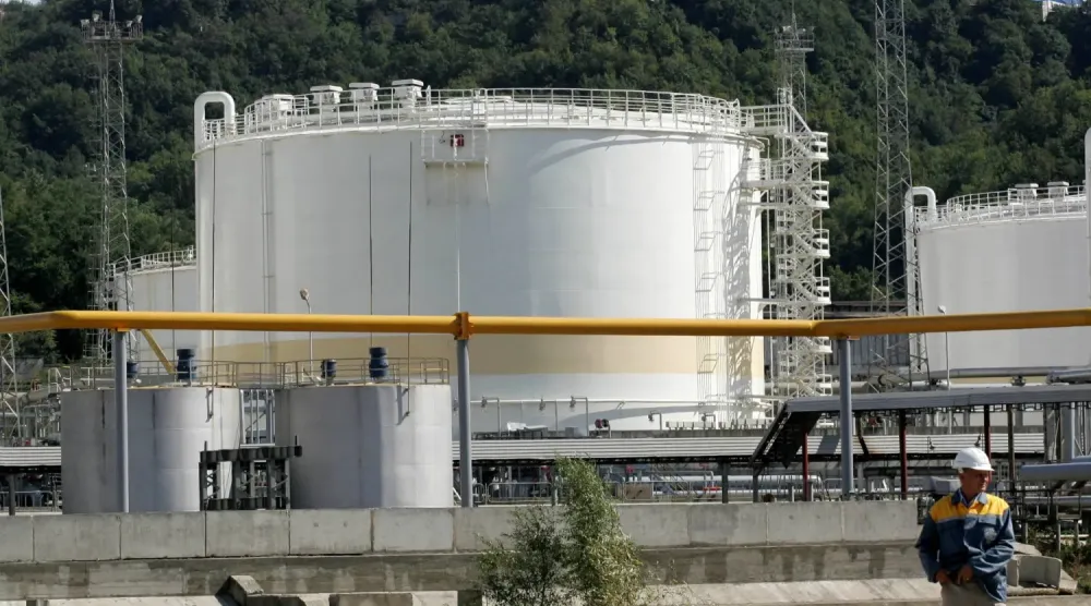 Karadeniz kıyısındaki Tuapse'de bulunan Rus petrol rafinerisi (Arşiv-Reuters)