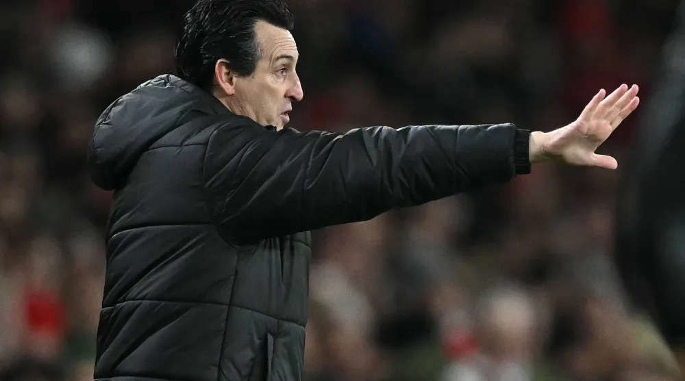 Aston Villa's Spanish manager Unai Emery gestures on the touchline during the English Premier League football match between Arsenal and Aston Villa at the Emirates Stadium in London on December 30, 2025. (Photo by Ben STANSALL / AFP) 