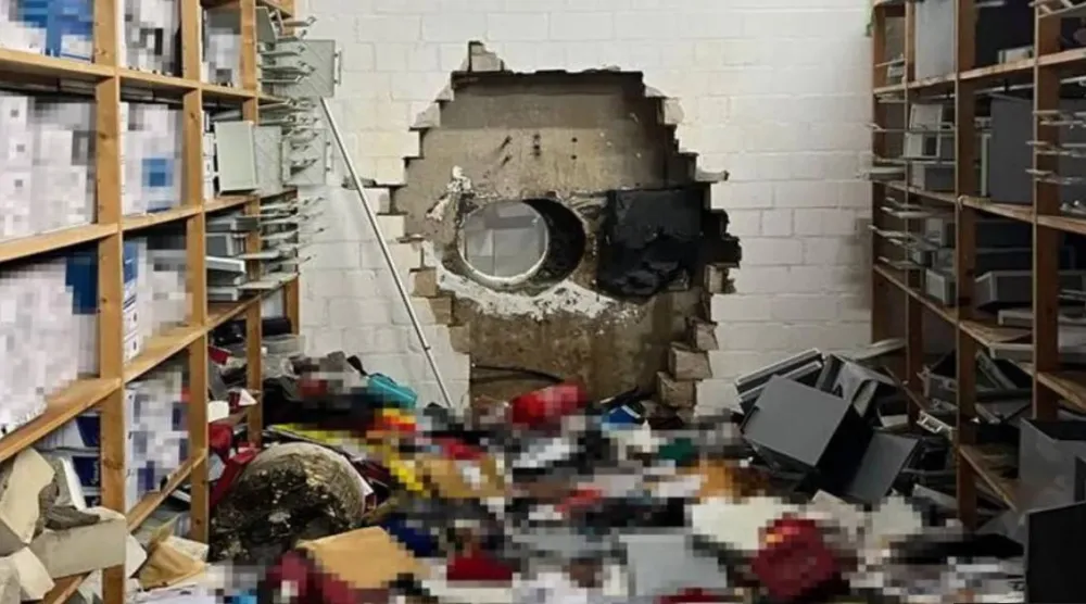 مثقاب ضخم استخدمه اللصوص لاختراق الخزنة (شرطة غيلسنكيرشن)